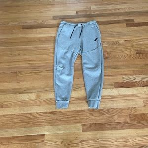 Mens Medium gray Nike Tech joggers. Worn twice. Great condition